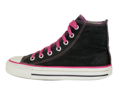 复古风格的黑色和粉红色运动鞋鞋 w 孤立的运动