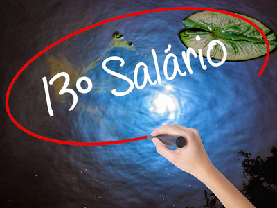 女人手与 m 写 13 薪 13o salario 在葡萄牙语