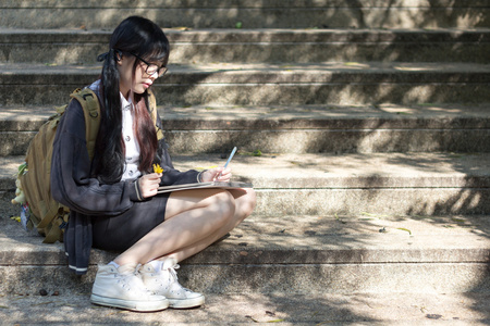 亚洲女孩在制服