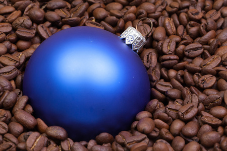 咖啡豆和圣诞装饰