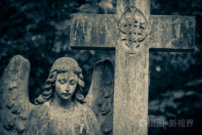 石头的天使,十字架上未知的墓