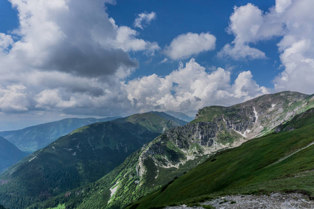 有美丽蓝天的落基山风光。Tatra 国家公园, 波兰, 欧洲。美容天地