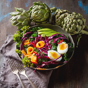 羽衣甘蓝蔬菜新鲜蔬菜沙拉配甘蓝羽衣甘蓝西兰花胡萝卜鸡蛋 avo照片