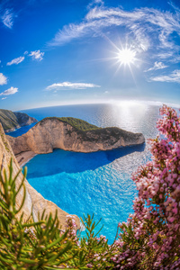 Navagio 海滩与希腊扎金索斯岛上沉船