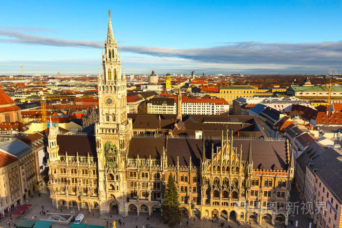 玛利亚广场城镇大厅和城市天际线在慕尼黑,德国