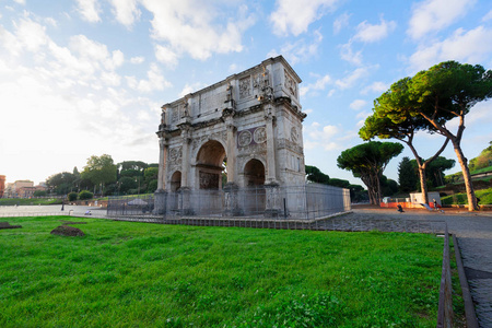 古罗马圆形竞技场和拱的君士坦丁，罗马，意大利