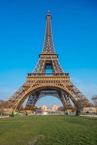 埃菲尔铁塔是法国参观人数最多的纪念碑
