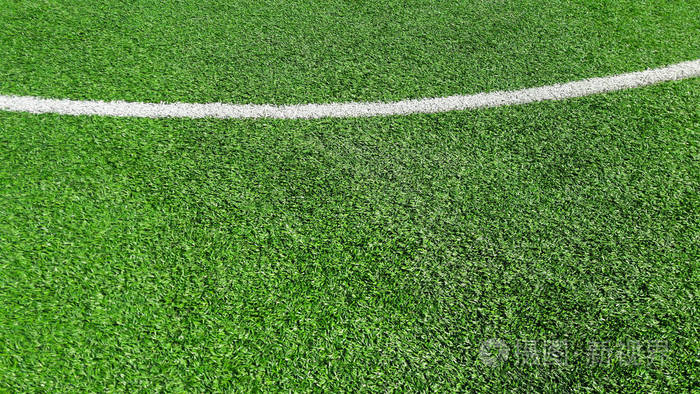 足球场或足球场上的白线覆盖人工草地