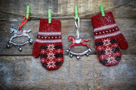 圣诞装饰红色针织手套