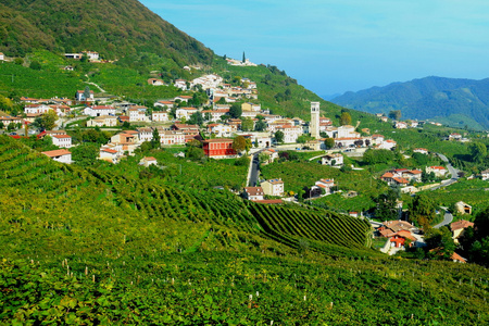 意大利山城，普罗赛克的公路，10 月 18 日 2013.If 你是普罗赛克的爱人旅行普罗赛克的公路，并采取许多酿酒厂和美丽的意