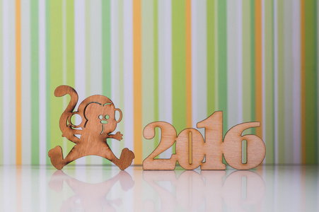 猴子和绿色 stri 2016 年 incsription 木牌