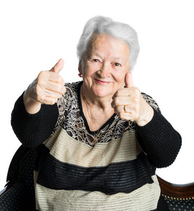 快乐的老女人，显示 ok 的手势