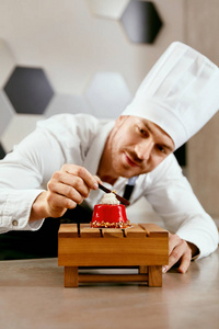 男糕点厨师厨房装饰甜点图片