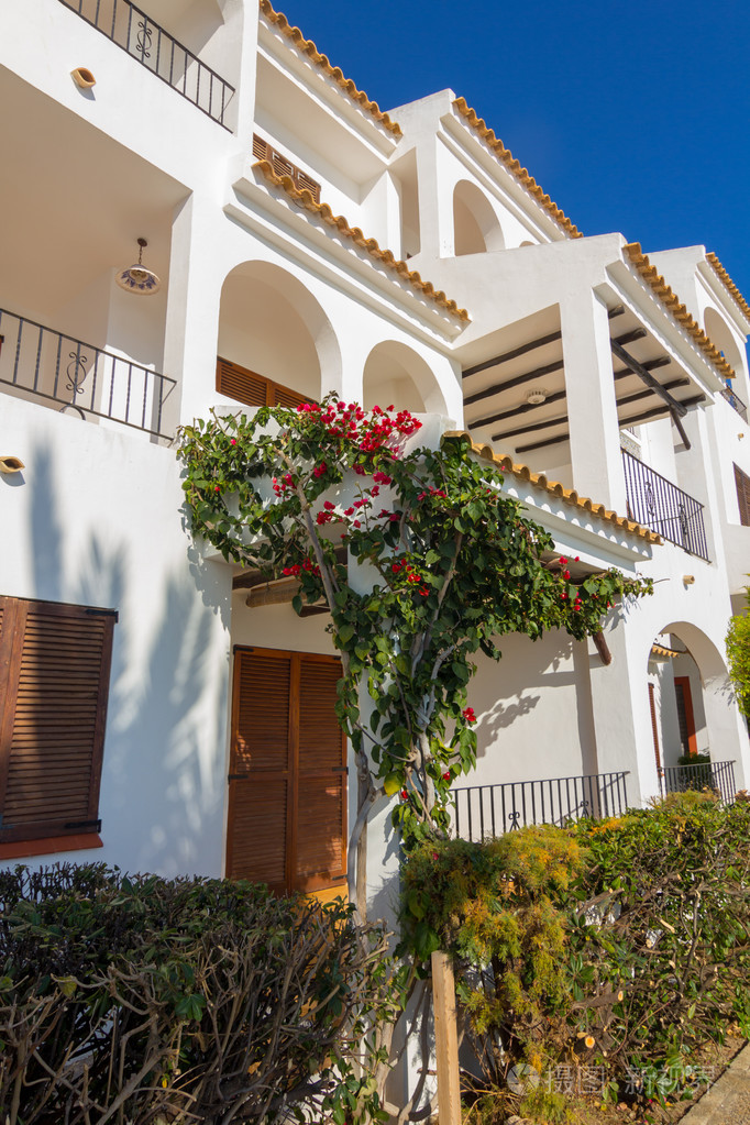 典型的西班牙南部的现代建筑照片-正版商用图片0oe1hn-摄图新视界