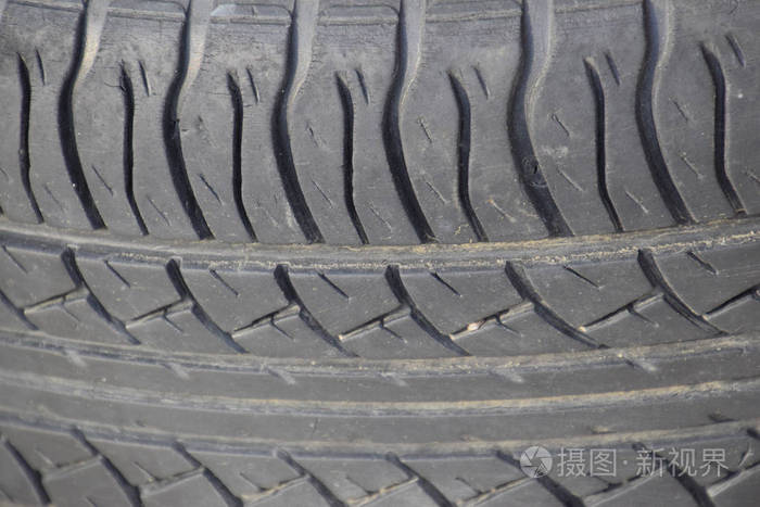 汽车车轮的胎面花纹的背景。橡胶轮胎