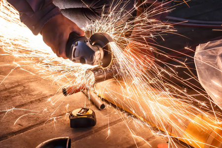 而磨铁的火花照片