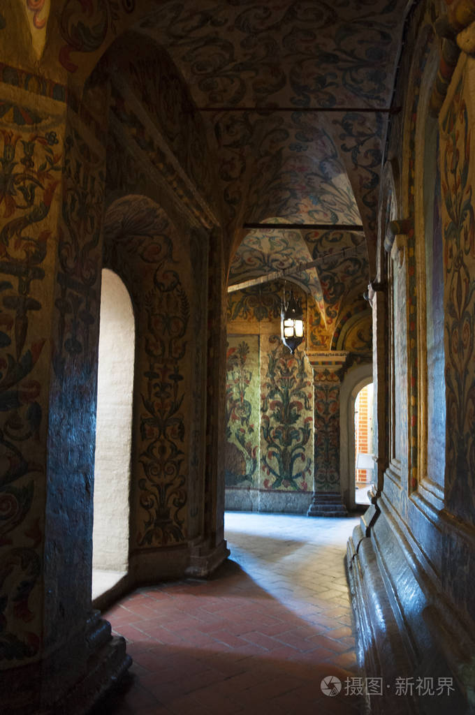 莫斯科: 灯笼和花卉装饰圣瓦西里大教堂的内部画廊,世界著名东正教