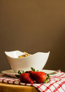 健康早餐概念与燕麦片在桌布上