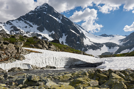 美丽的夏日风景，阿尔泰山俄罗斯