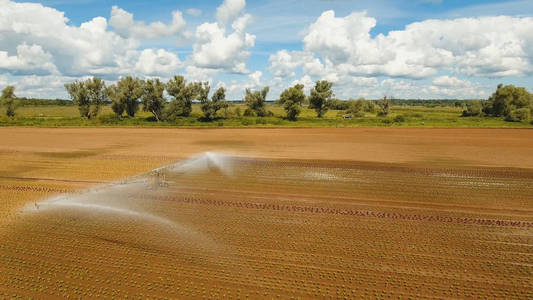 农田灌溉系统照片