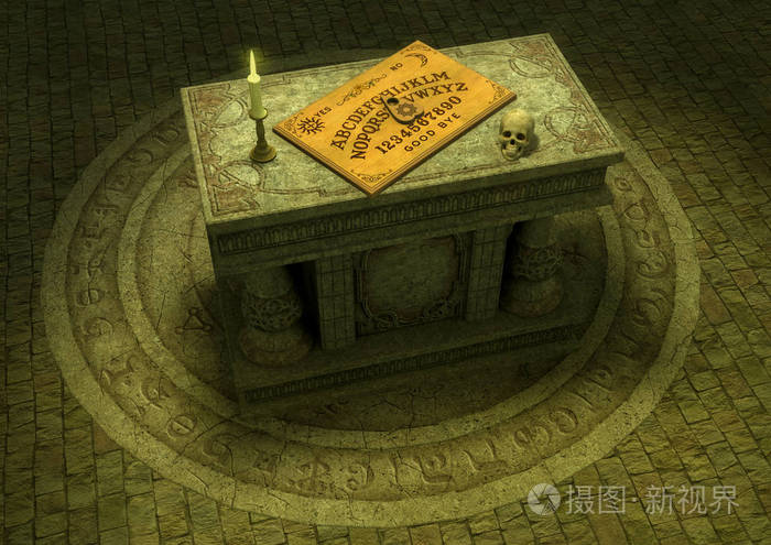 在祭坛上的占卜板与蜡烛头骨和魔术圈在地板上