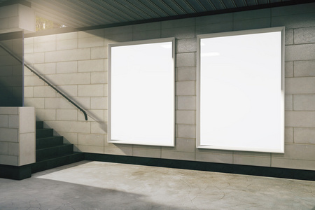 与空白横幅，模拟了空地铁大厅