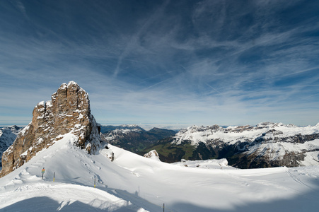 风景的雪覆盖谷山铁力士山，英格堡，瑞士