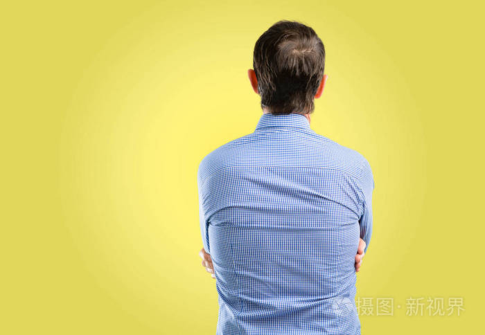 英俊的中年男子背面, 后视图照片-正版商用图片0ofdh6-摄图新视界