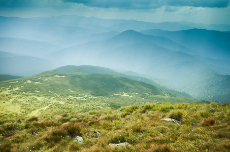 令人惊叹的山风景