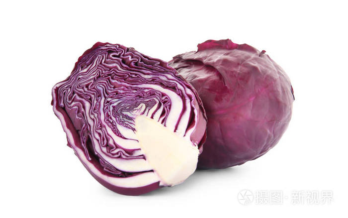 白色背景熟红白菜切片