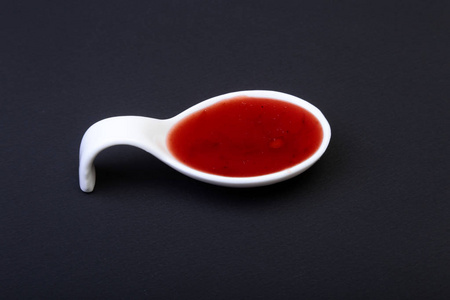 陶瓷锅自制有机红色蔓越莓酱汁