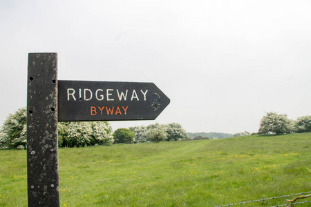 里奇韦国家足迹英国埃夫伯里到90英里的威尔特郡北部的杰出自然美景 Aonb 的标志后