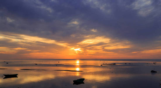 波罗的海早早晨日出在海