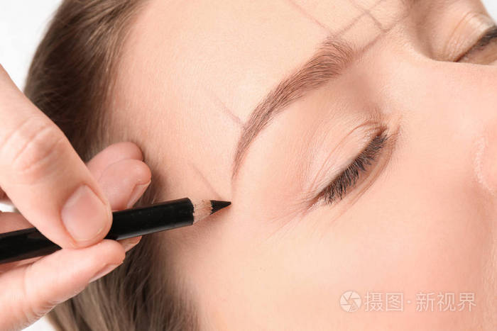 年轻女子有眉矫正程序美容沙龙 特写照片 正版商用图片0ofzz1 摄图新视界 年轻女子有眉矫正程序美容沙龙 特写照片 正版商用图片0ofzz1 摄图新视界