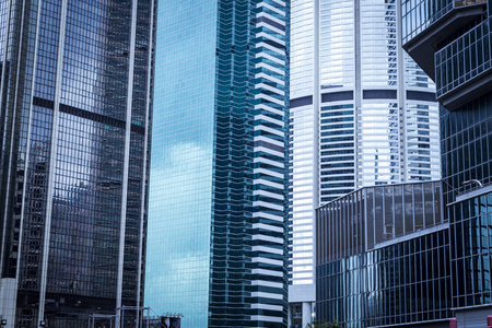 蓝色玻璃办公大楼图片