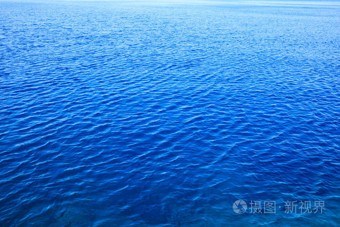 深蓝色的大海背景
