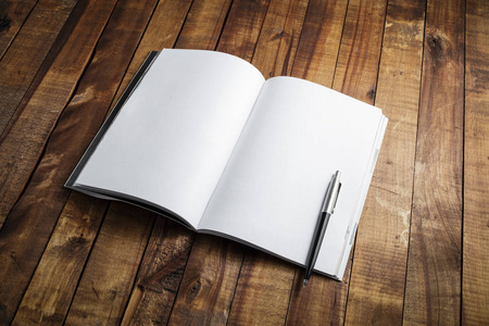 打开空白的书照片