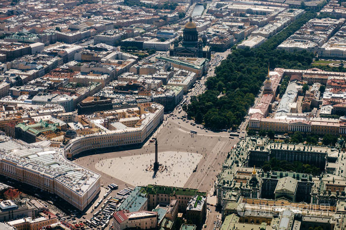 在俄罗斯圣彼得堡的冬宫广场