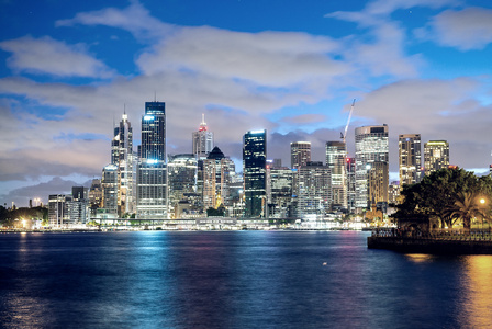 悉尼的全景夜天际线