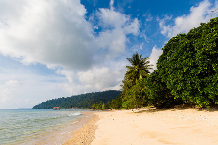 马来西亚热带刁曼岛景观。美丽的东南亚海景在空气巴塘县海滩