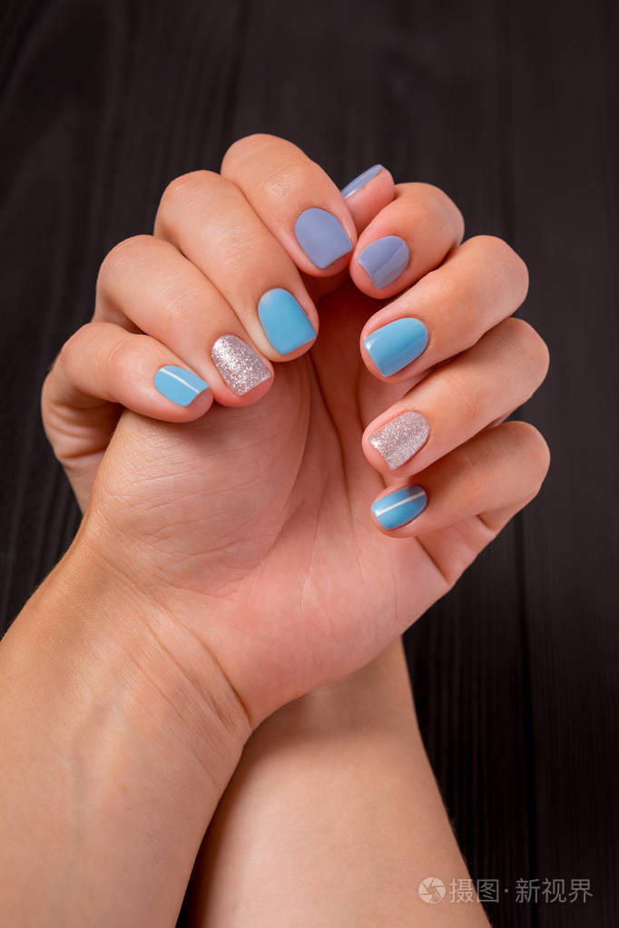 美丽的女性手与时尚的指甲照片-正版商用图片0ohlce-摄图新视界