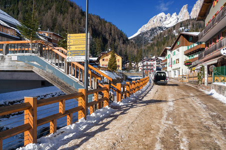 乐观的观点的 Campitello TrentinoAltoAdige 地区，意大利瓦尔迪 Fassa 白云岩的背景