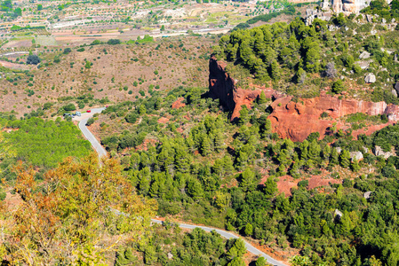 Siurana de Prades, 塔拉戈纳周围的岩石景观, 西班牙。顶部视图