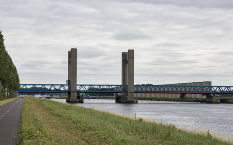 荷兰的 caland 桥