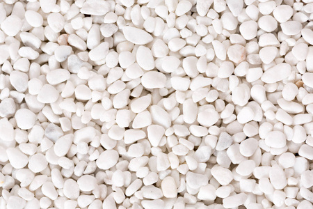 假山背景干燥的白色鹅卵石背景照片