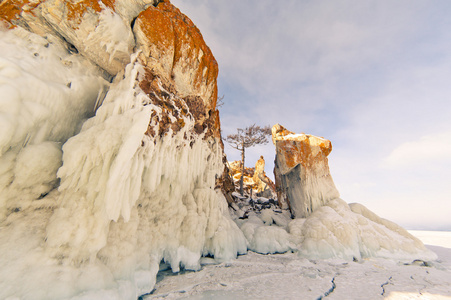 冬天冰贝加尔湖冰的支柱图片