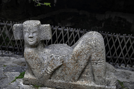 玛雅古老的宝座俯瞰着在布尔戈斯的祭祀城市