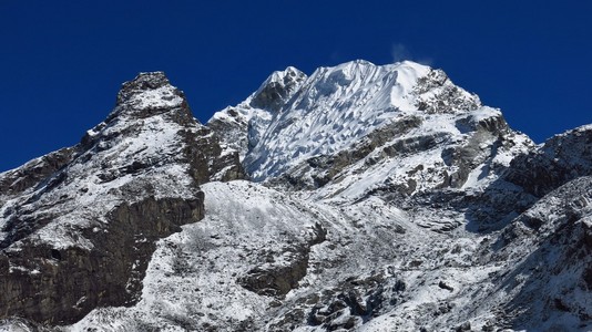 在喜马拉雅山脉的高山 Lobuche 东