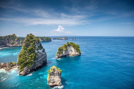 位于印尼巴厘岛附近的 Penida 的千岛