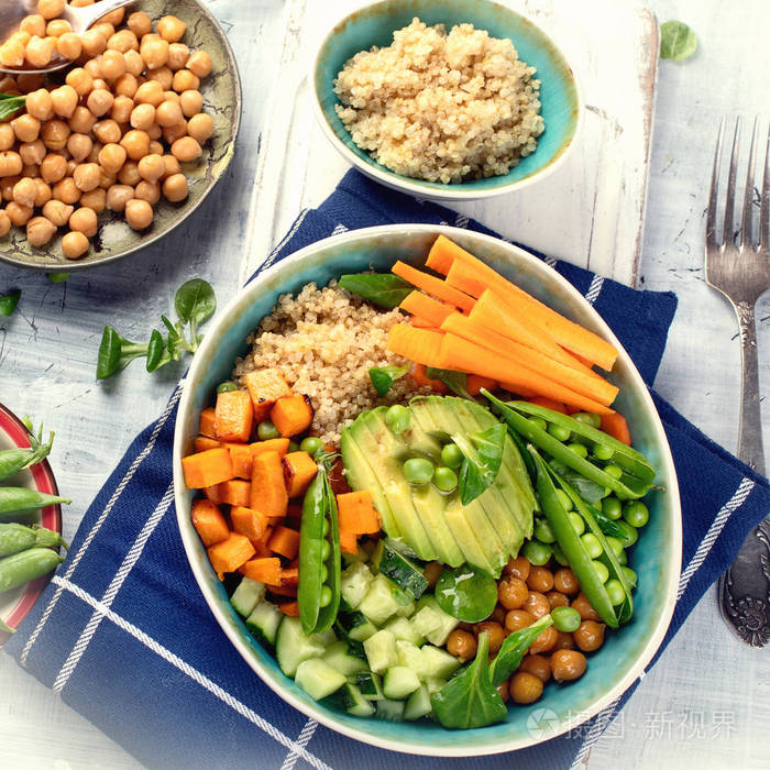 纯素食的午餐碗健康饮食理念
